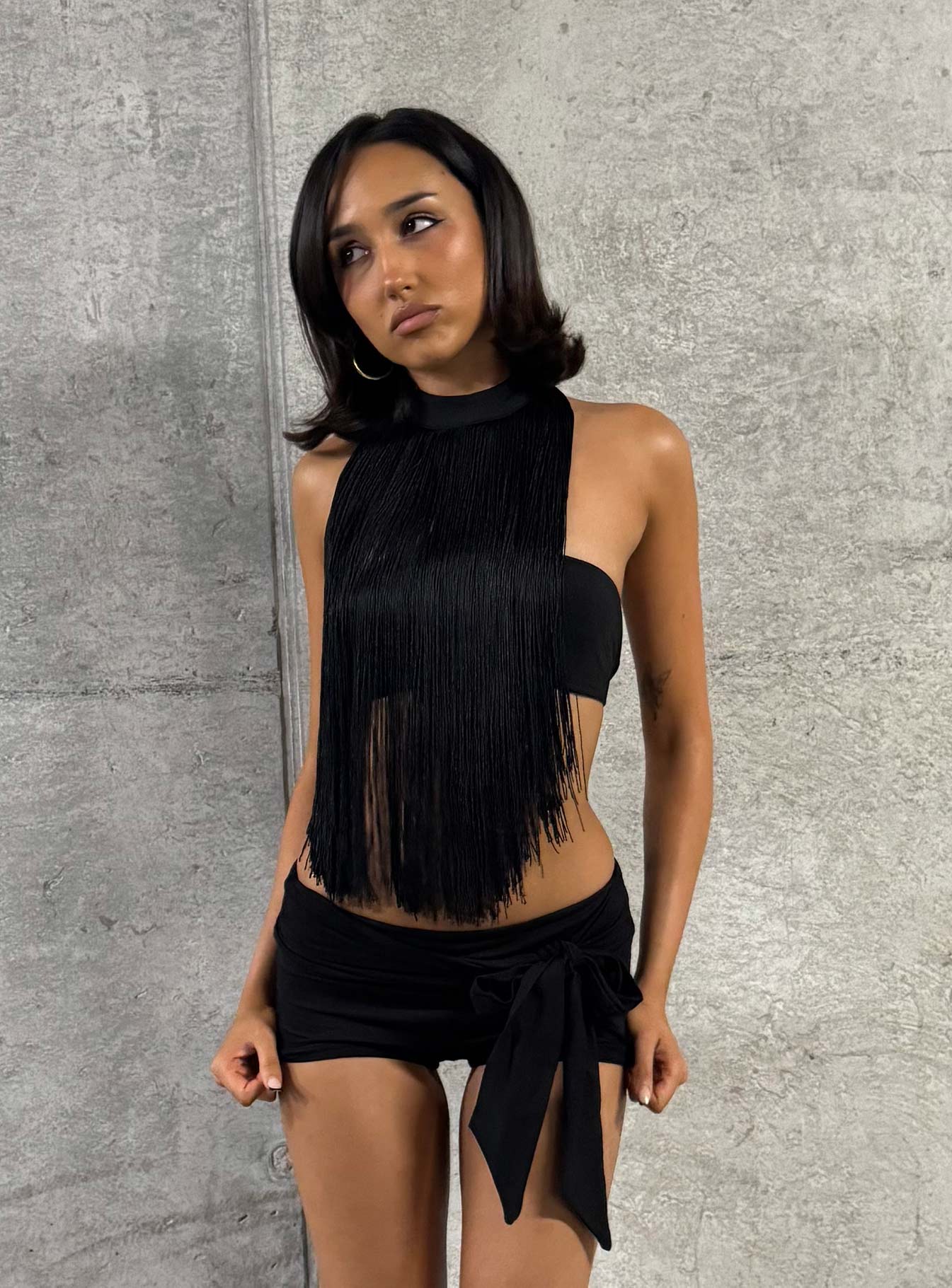 Zephyrine Asimetrik Halter Üst - Siyah Franj Detay