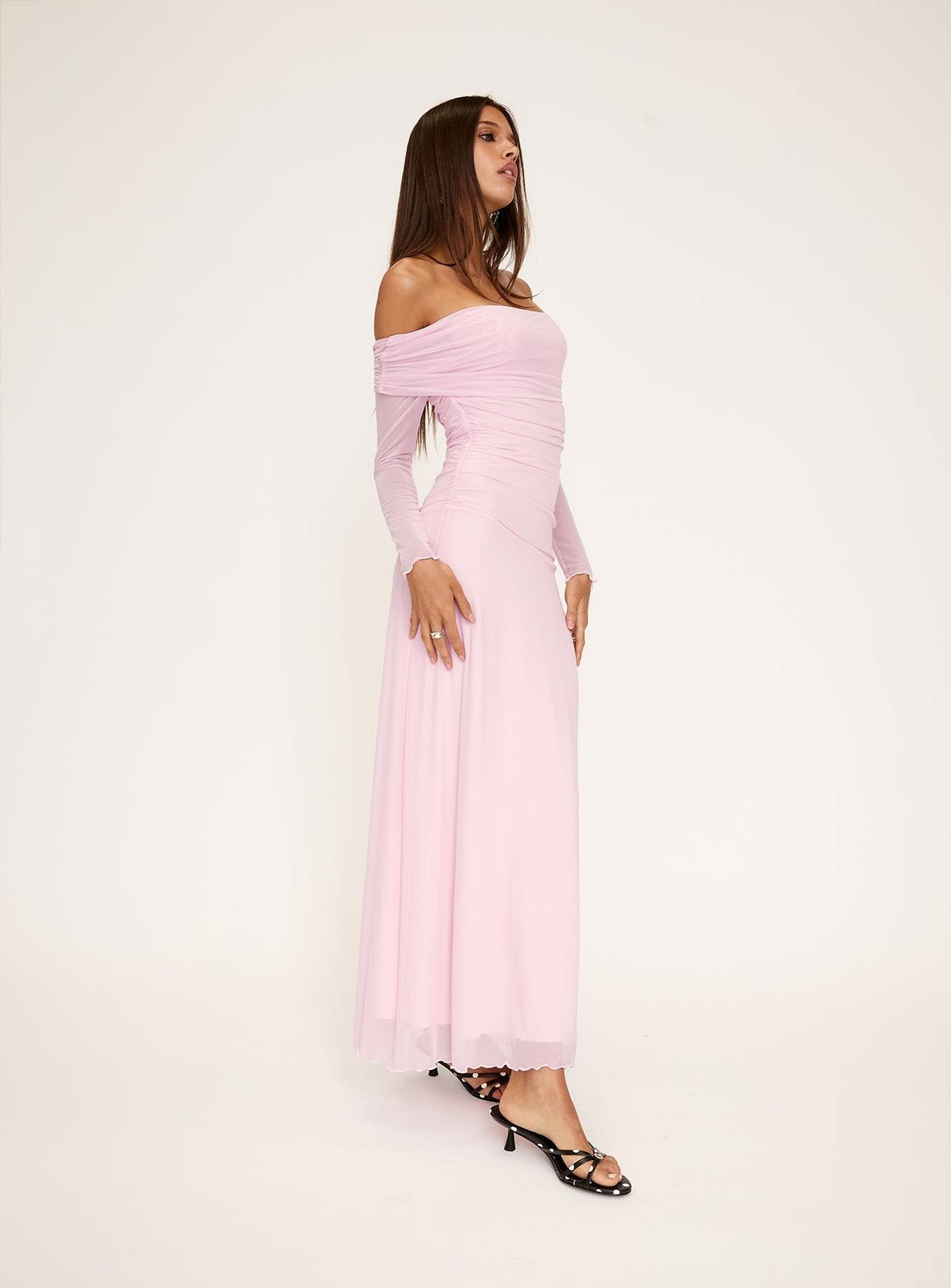 Emorissa Yumuşak Pembe Off-Shoulder Uzun Maxi Elbise