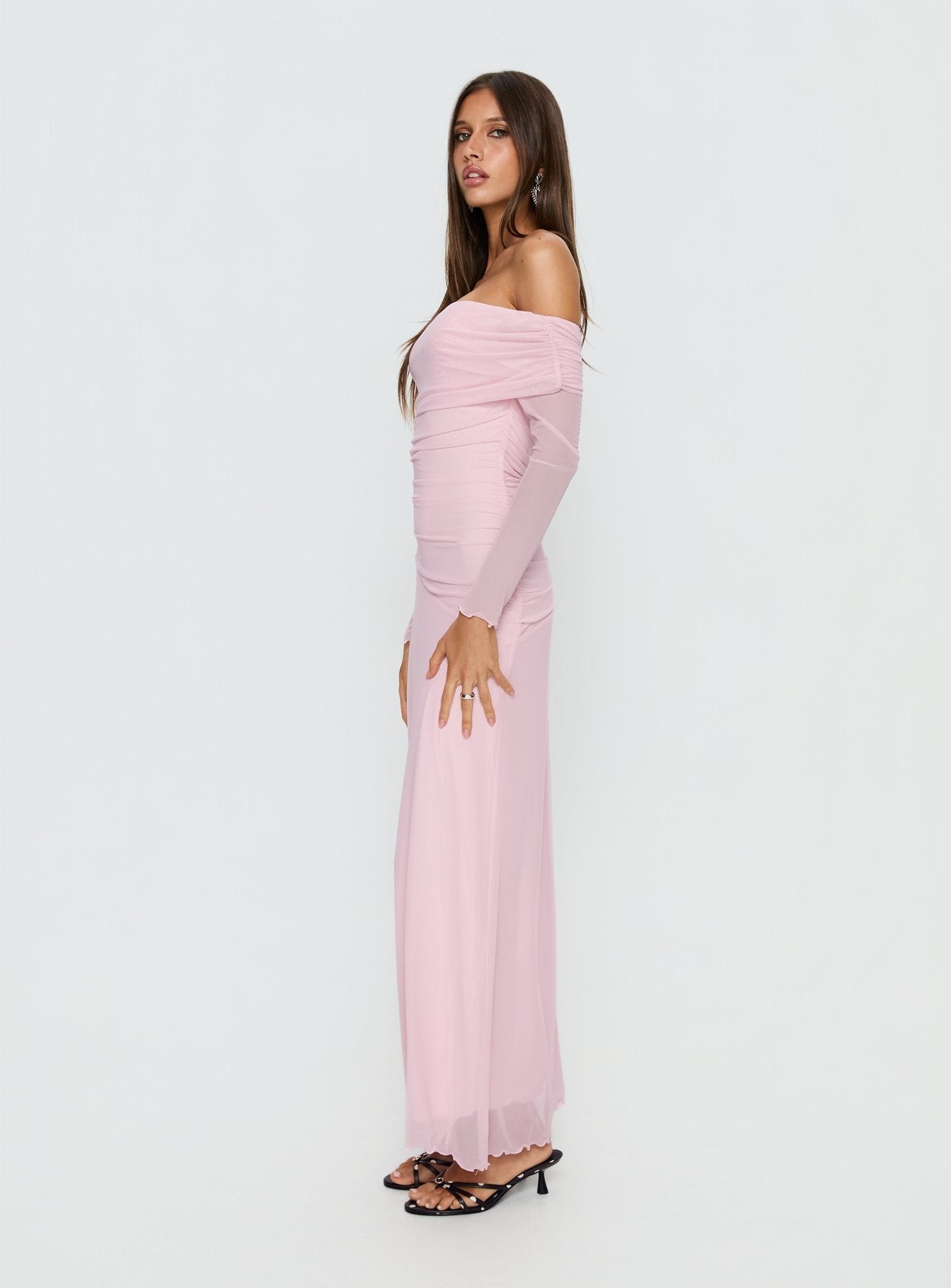 Emorissa Yumuşak Pembe Off-Shoulder Uzun Maxi Elbise