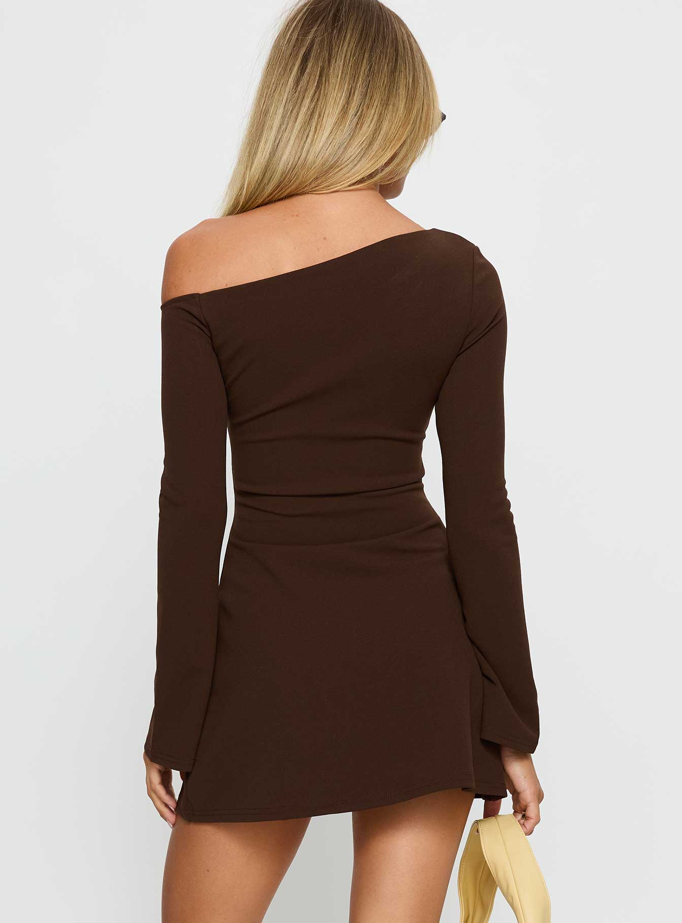 Adrietta Kahverengi Off-Shoulder Uzun Kollu Mini Elbise