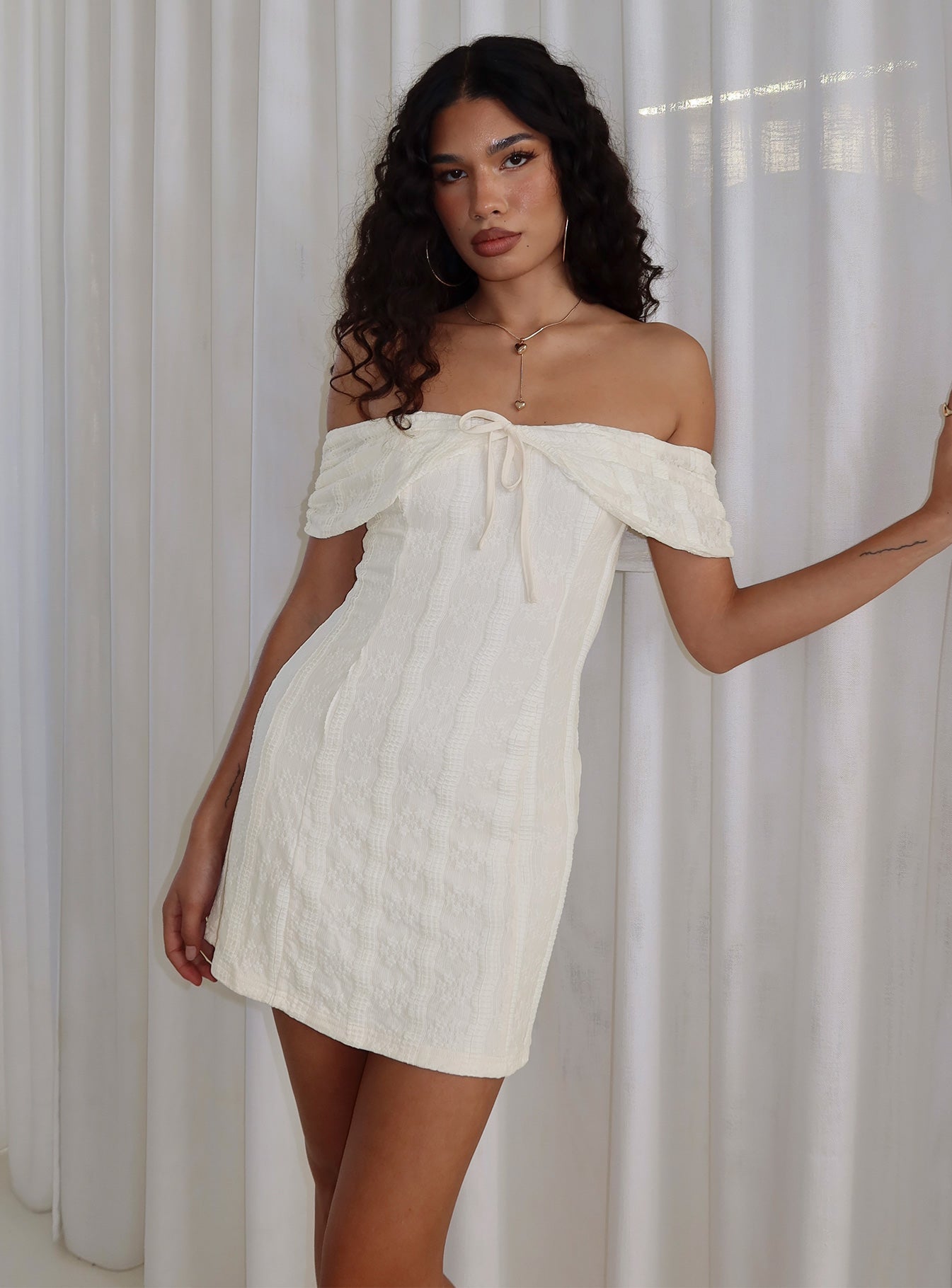 Krem Renk Off-Shoulder Mini Elbise