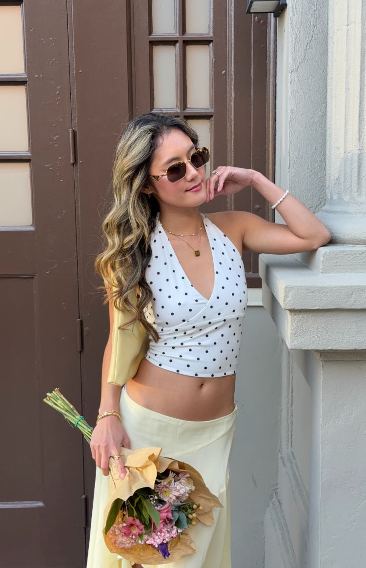 Amora Beyaz Dots Crop Top - Şık ve Rahat Tasarım
