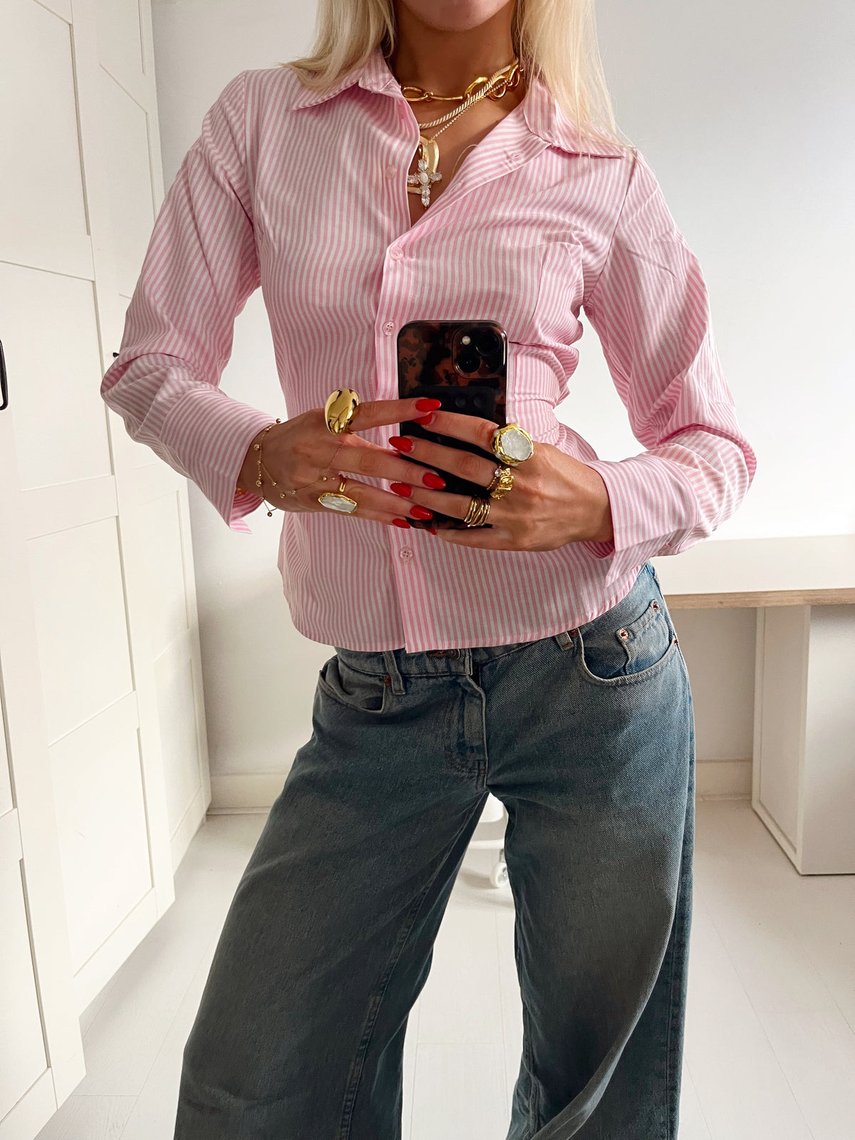 Alberte Pembe Beyaz Çizgili Slim Fit Gömlek