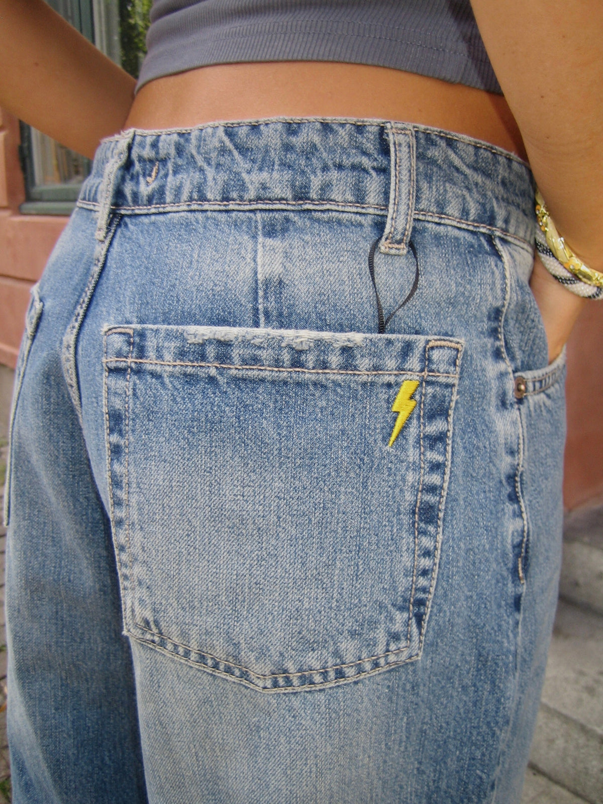 Şimşek Detaylı Alaia Düşük Bel Açık Denim Pantolon