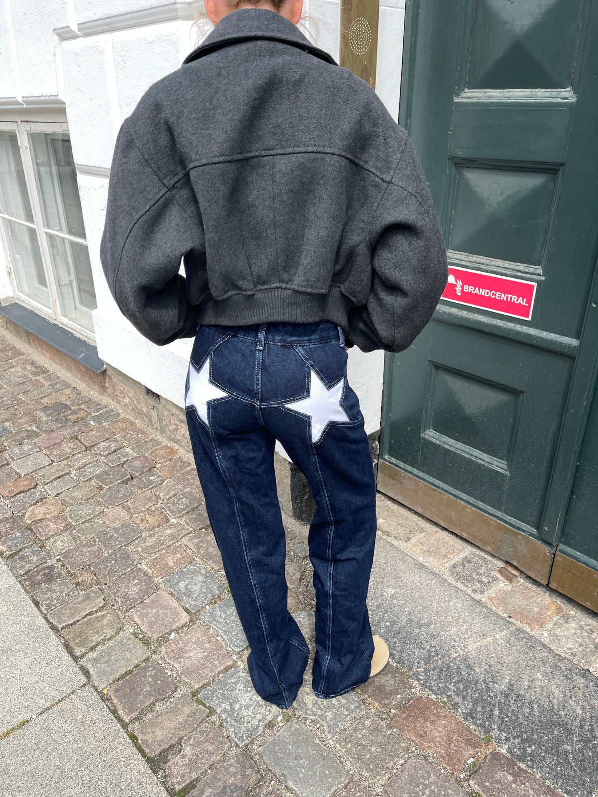 Koyu Denim Beyaz Yıldızlı Jean - Şık ve Rahat Tasarım