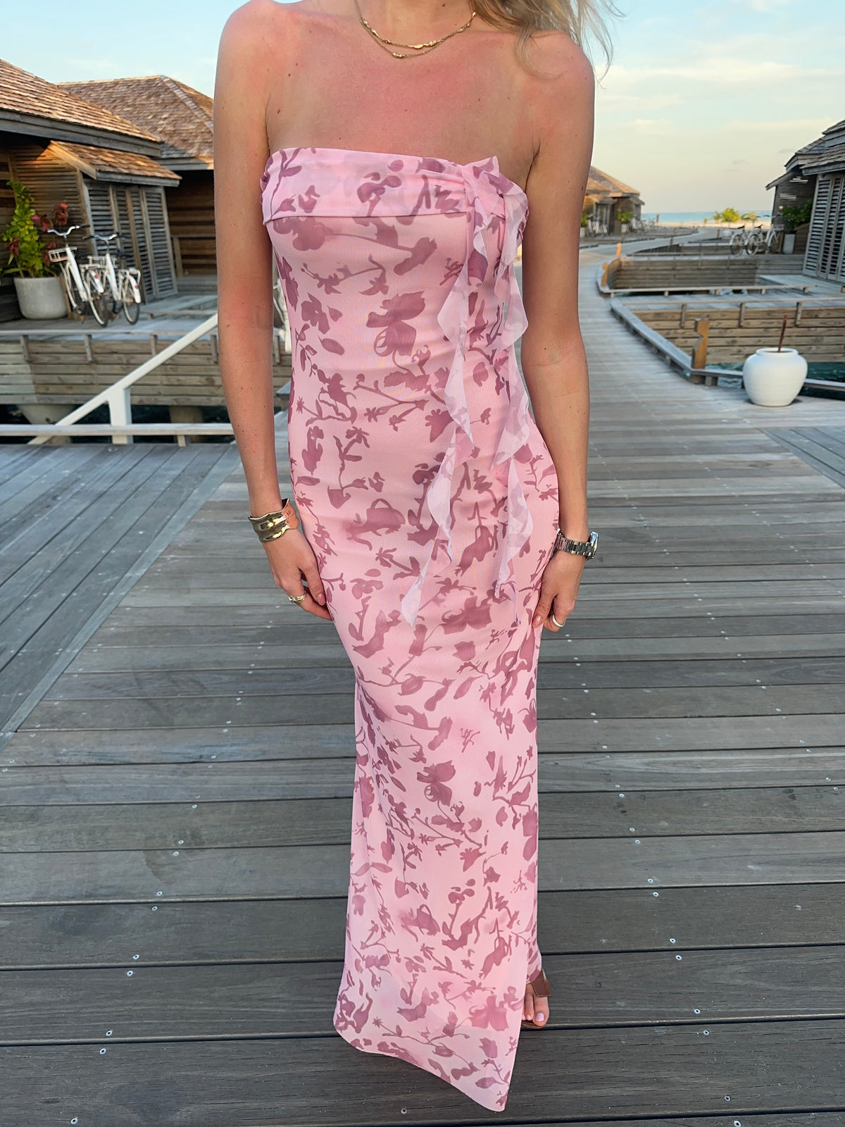 Çiçek Desenli Pembe Charlot Maxi Elbise