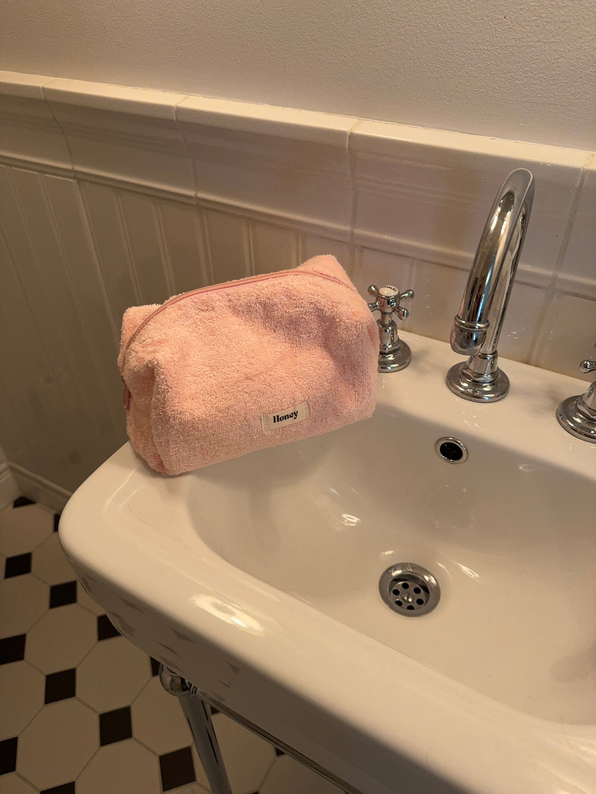 Premium Pembe Bal Büyük Tuvalet Çantası - Şık ve Fonksiyonel