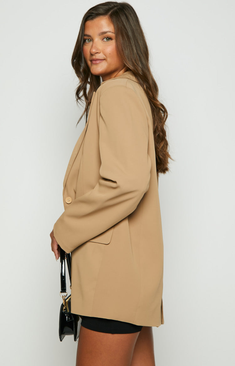 Logan Bej Oversized Blazer
