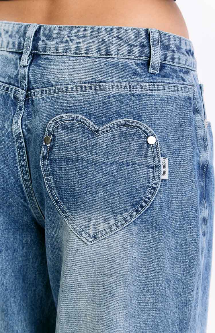 Aşıklar Yolu Orta Yıkama Denim Kalp Cep Salaş Jean