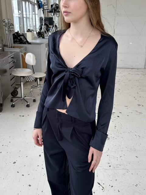 Freja Lacivert Saten Bluz