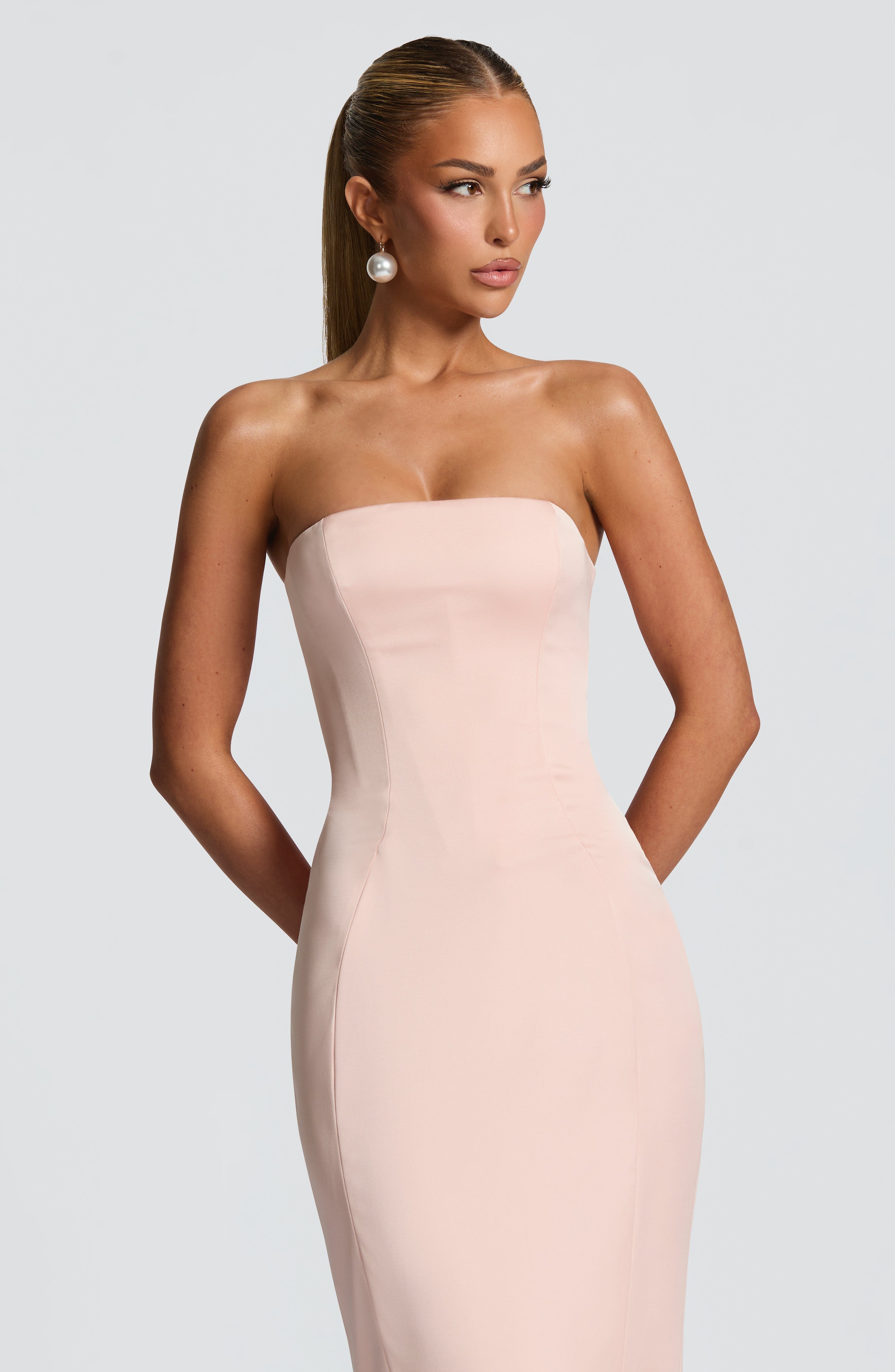 Emryn Pembe Maxi Elbise