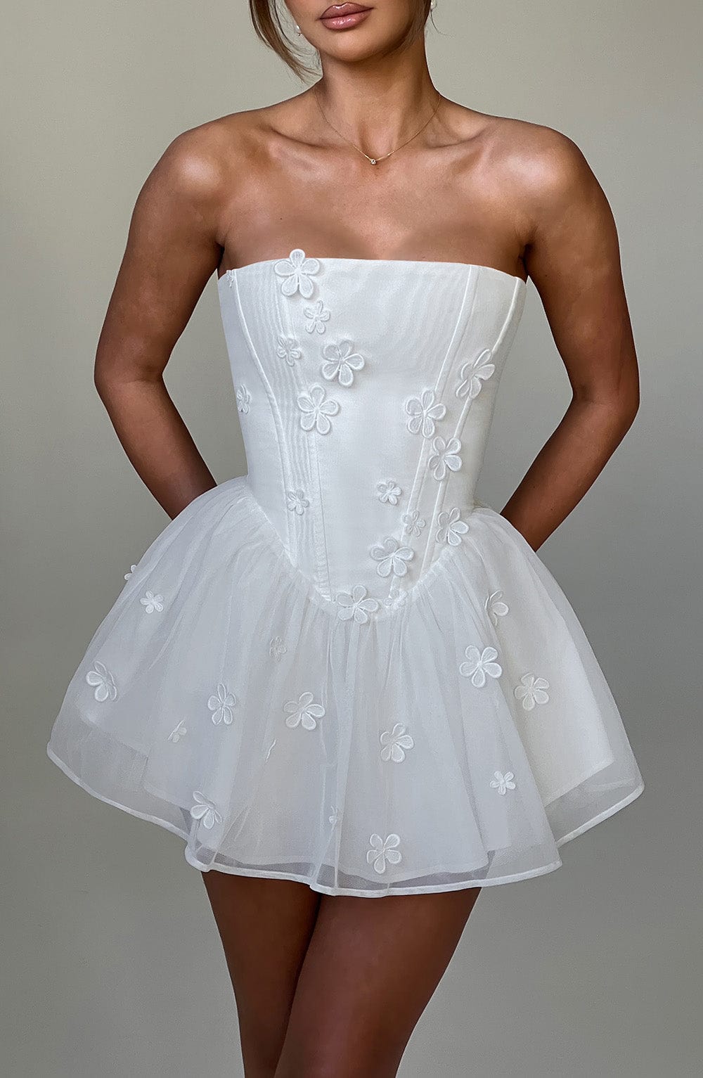 Justina Ekru Oyun Elbisesi