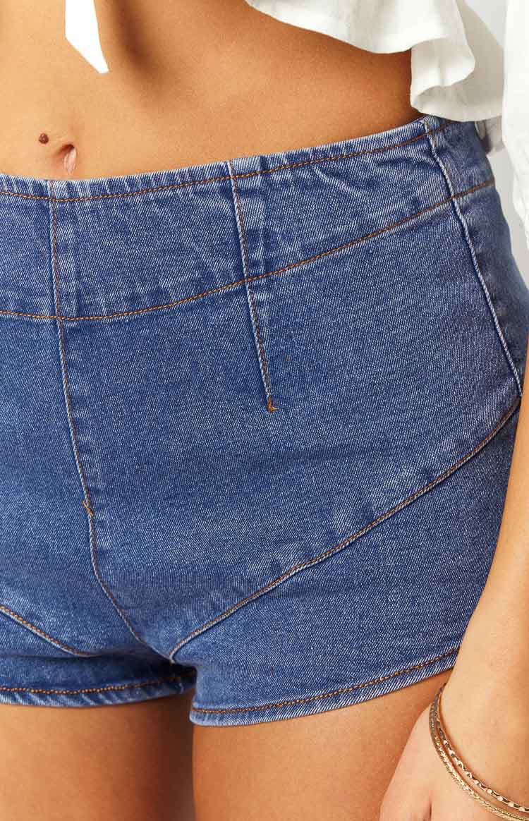 Leisha Koyu Denim Kadın Mikro Şort - Şık ve Rahat