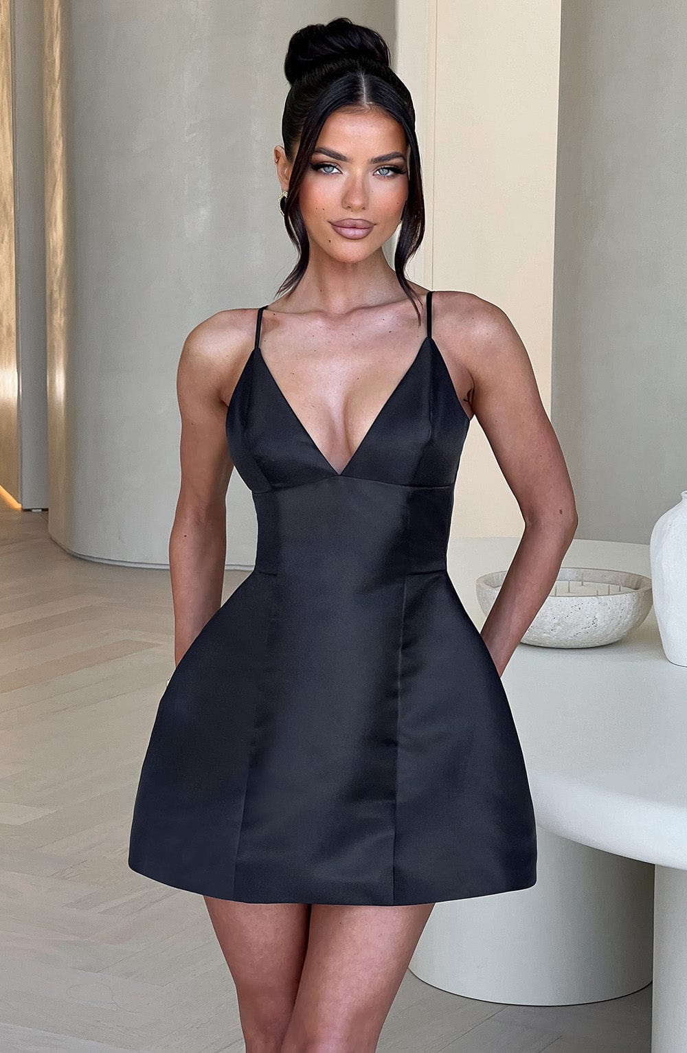 Nicole Mini Siyah Elbise