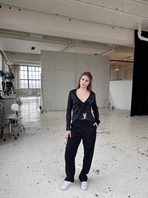 Freja Lacivert Saten Bluz