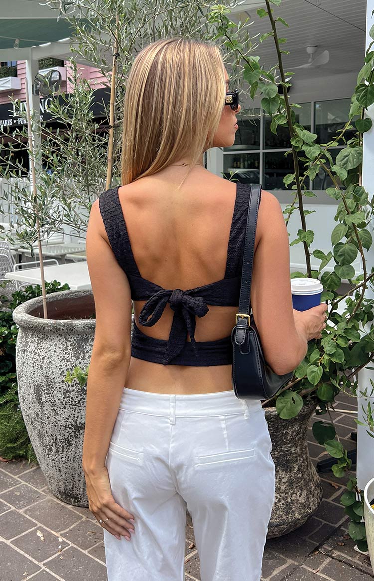 Siyah Fiyonk Detaylı Kadın Bluz