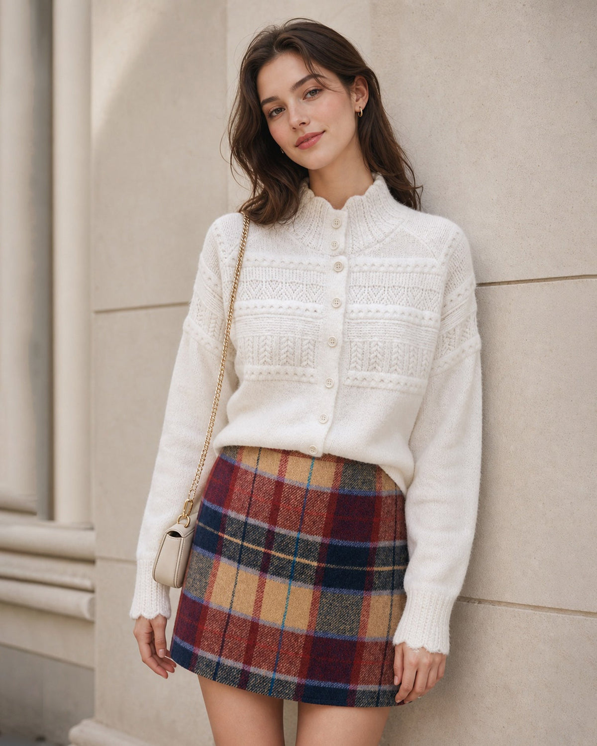 Off White Kaplumbağa Yaka Kesik Buton Triko Hırka