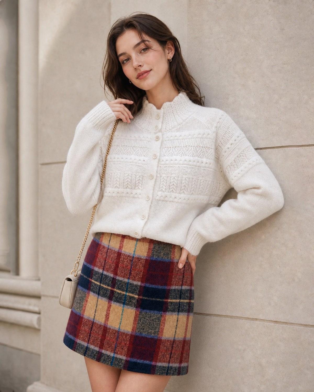 Off White Kaplumbağa Yaka Kesik Buton Triko Hırka