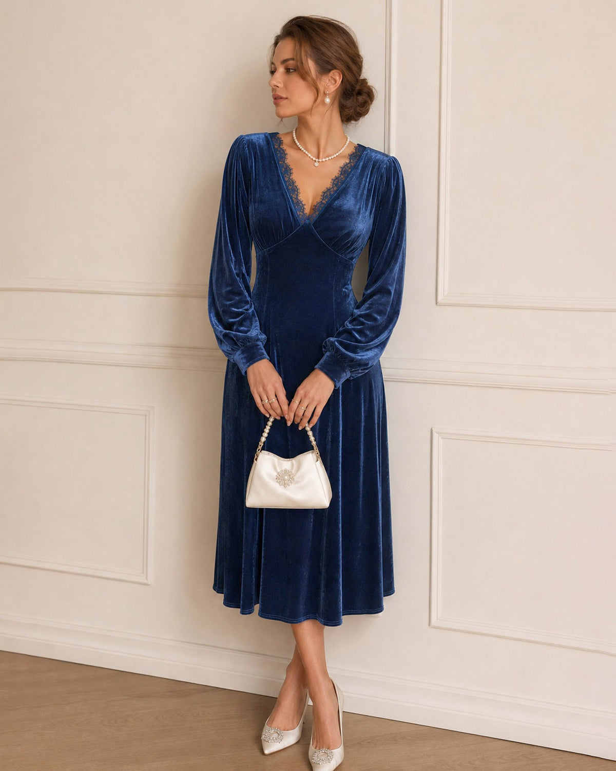 Mavi V Yaka Dantel Kadife Midi Elbise
