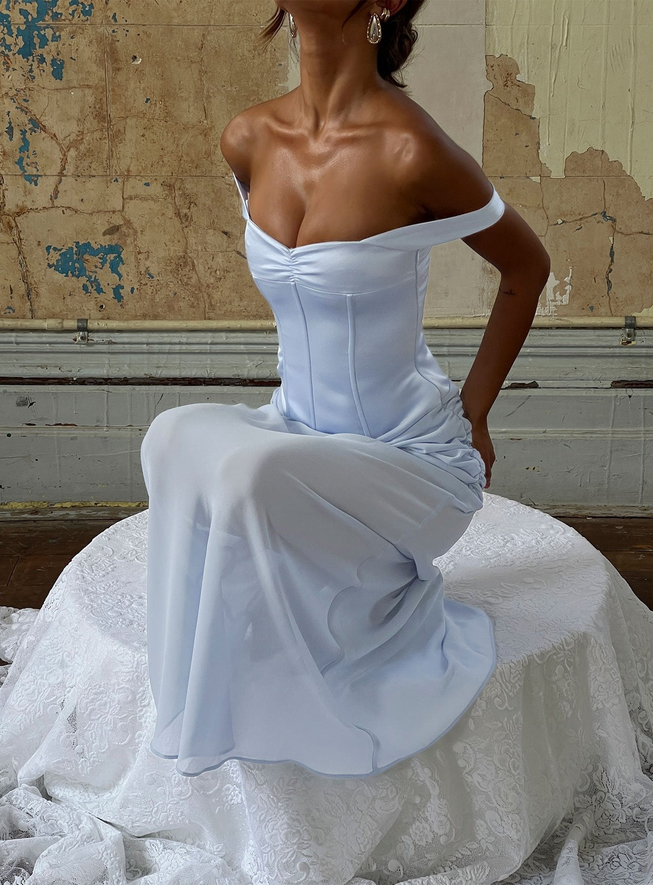 Angiola Mavi Off-Shoulder Uzun Elbise