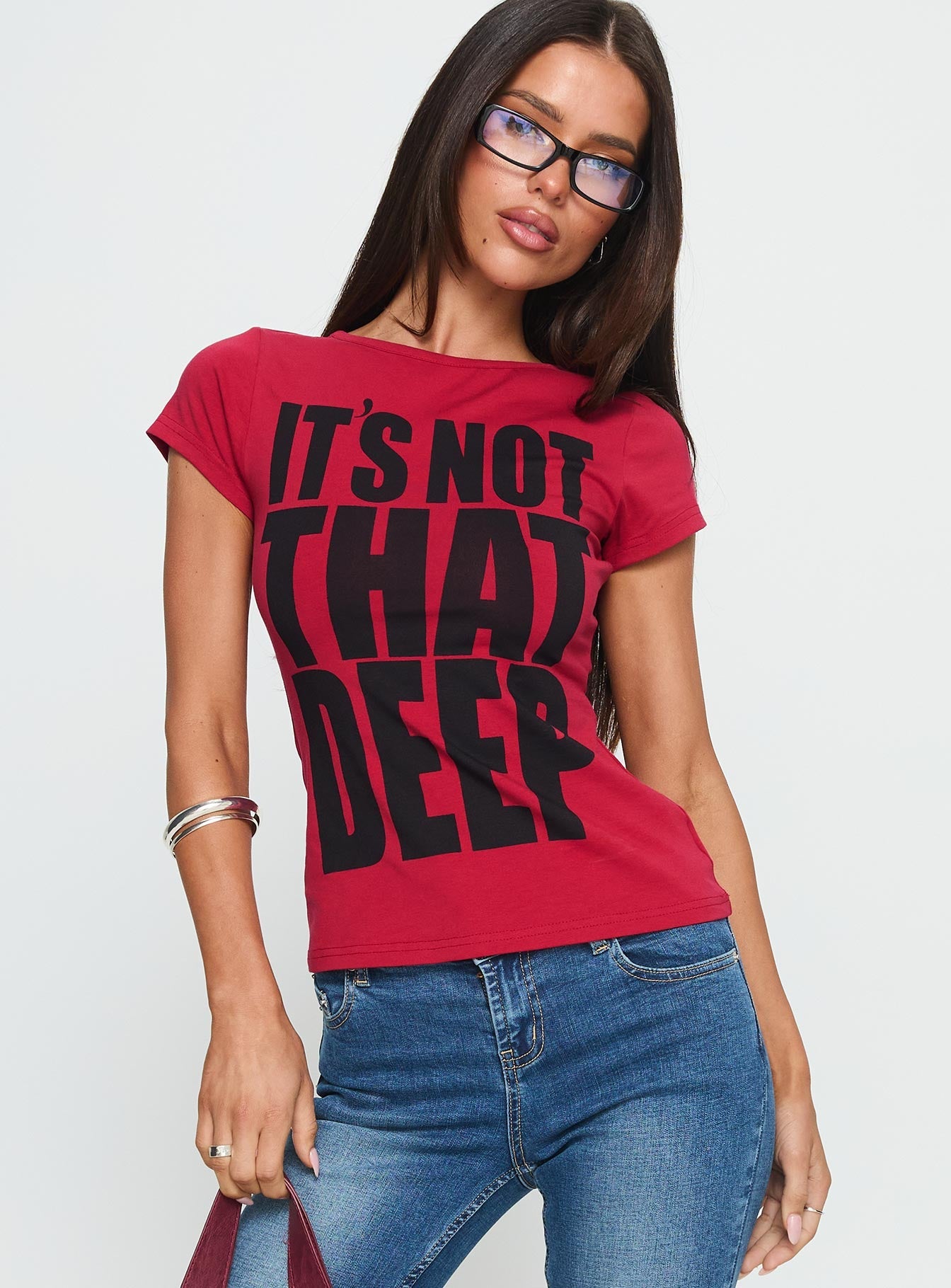 Grafik Tasarımlı Kırmızı Bebek Tişörtü - Derin Yaka