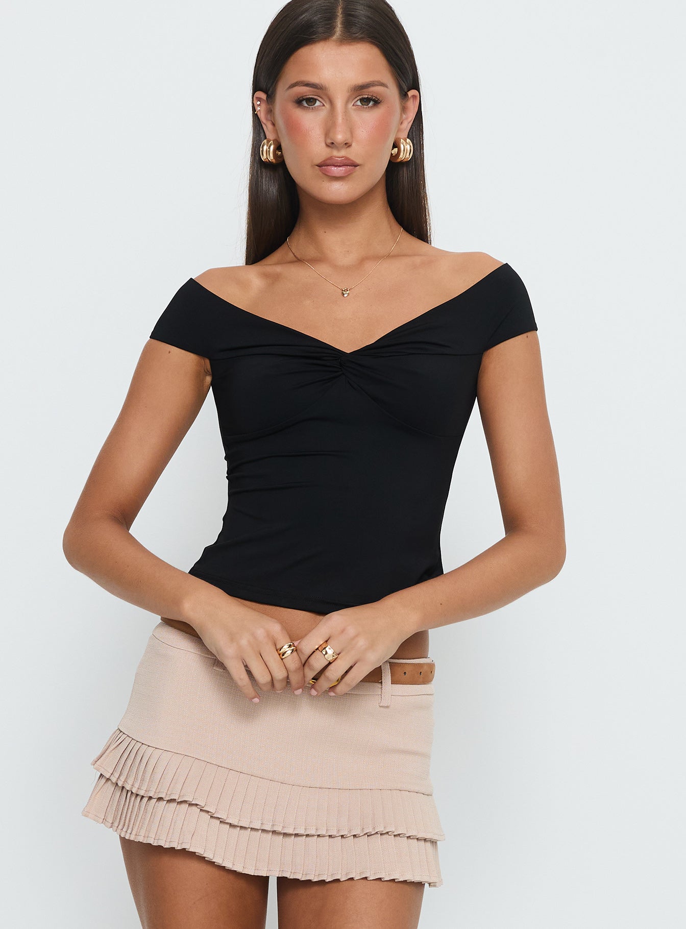 Maxeina Siyah Düşük Omuz Burgulu Crop Top