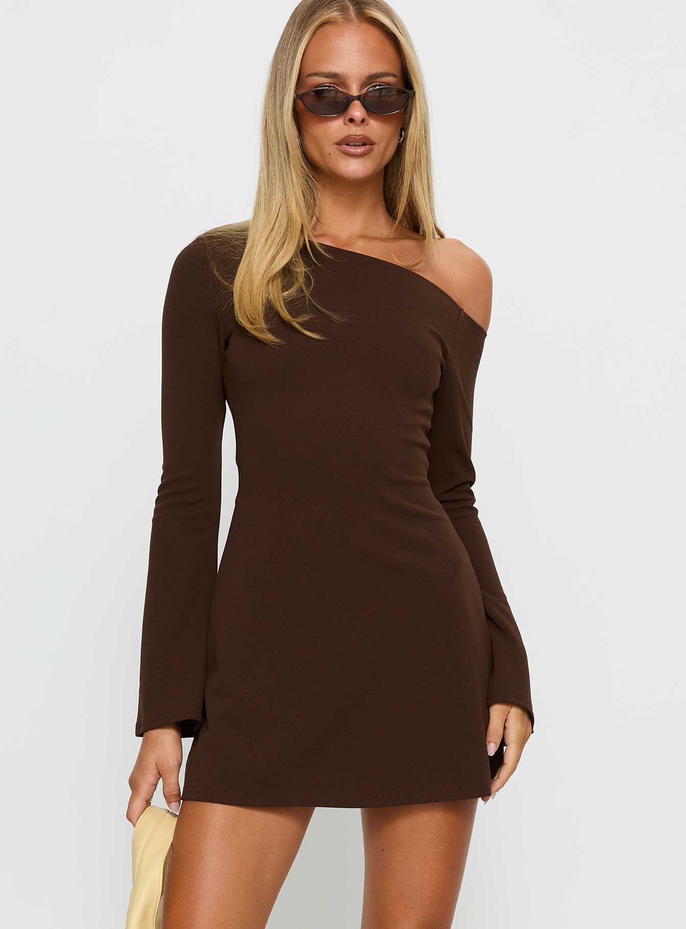 Adrietta Kahverengi Off-Shoulder Uzun Kollu Mini Elbise