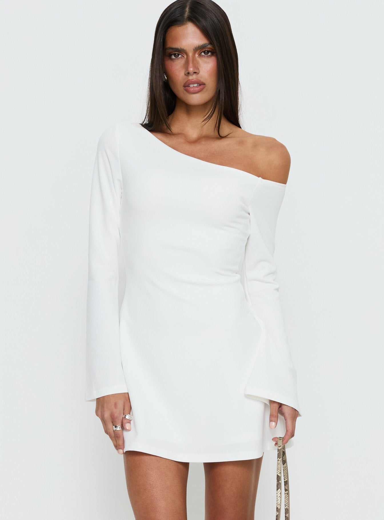 Adrietta Beyaz Uzun Kollu Off Shoulder Mini Elbise