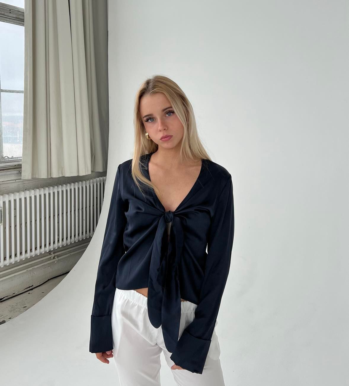 Freja Lacivert Saten Bluz