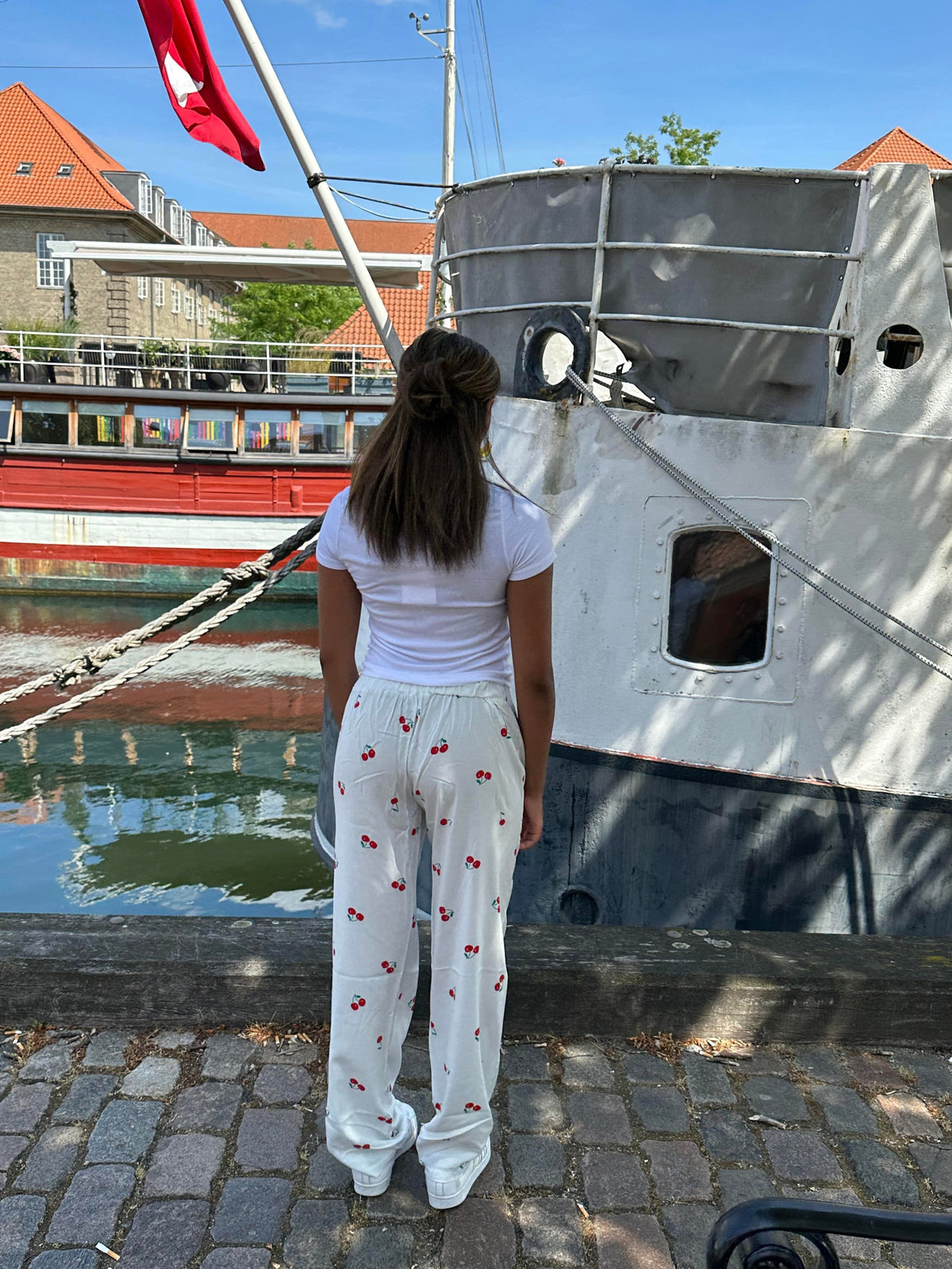 Kirazlı Beyaz Sabira Pantolon
