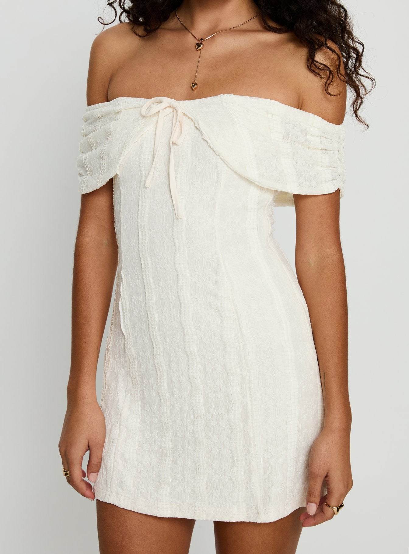 Krem Renk Off-Shoulder Mini Elbise