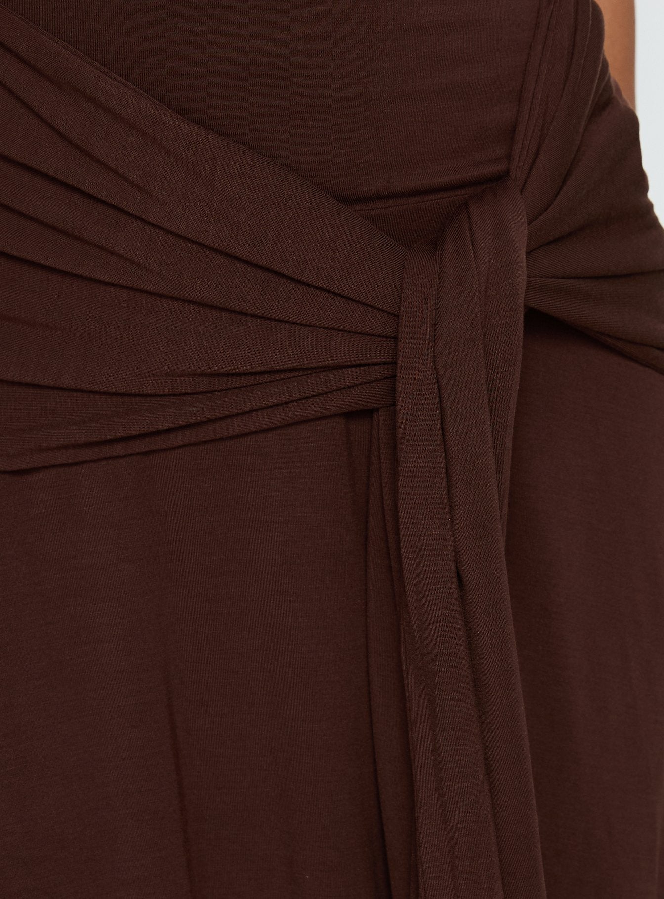 Çikolata Renk Asimetrik Halter Midi Elbise - Ay Işığı