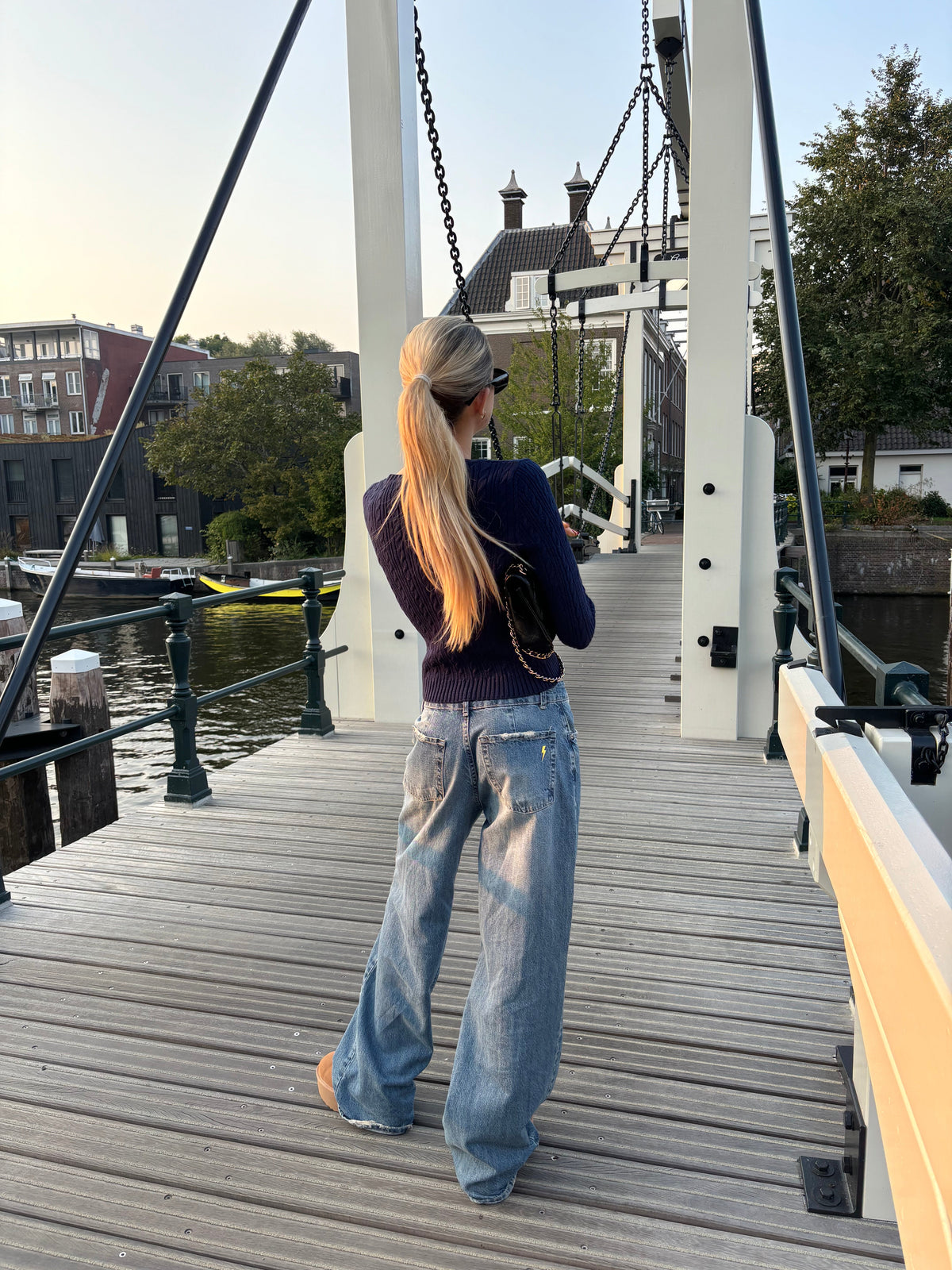 Şimşek Detaylı Alaia Düşük Bel Açık Denim Pantolon