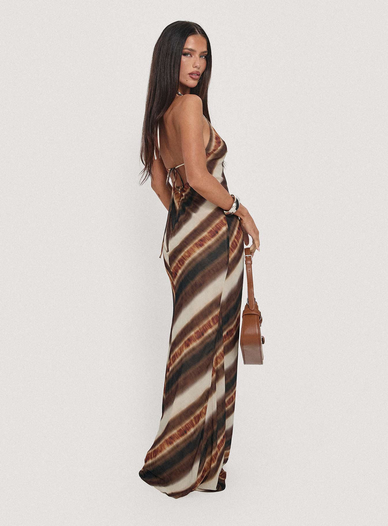Esmira Kahverengi Çizgili Sırt Dekolteli Halter Maxi Elbise