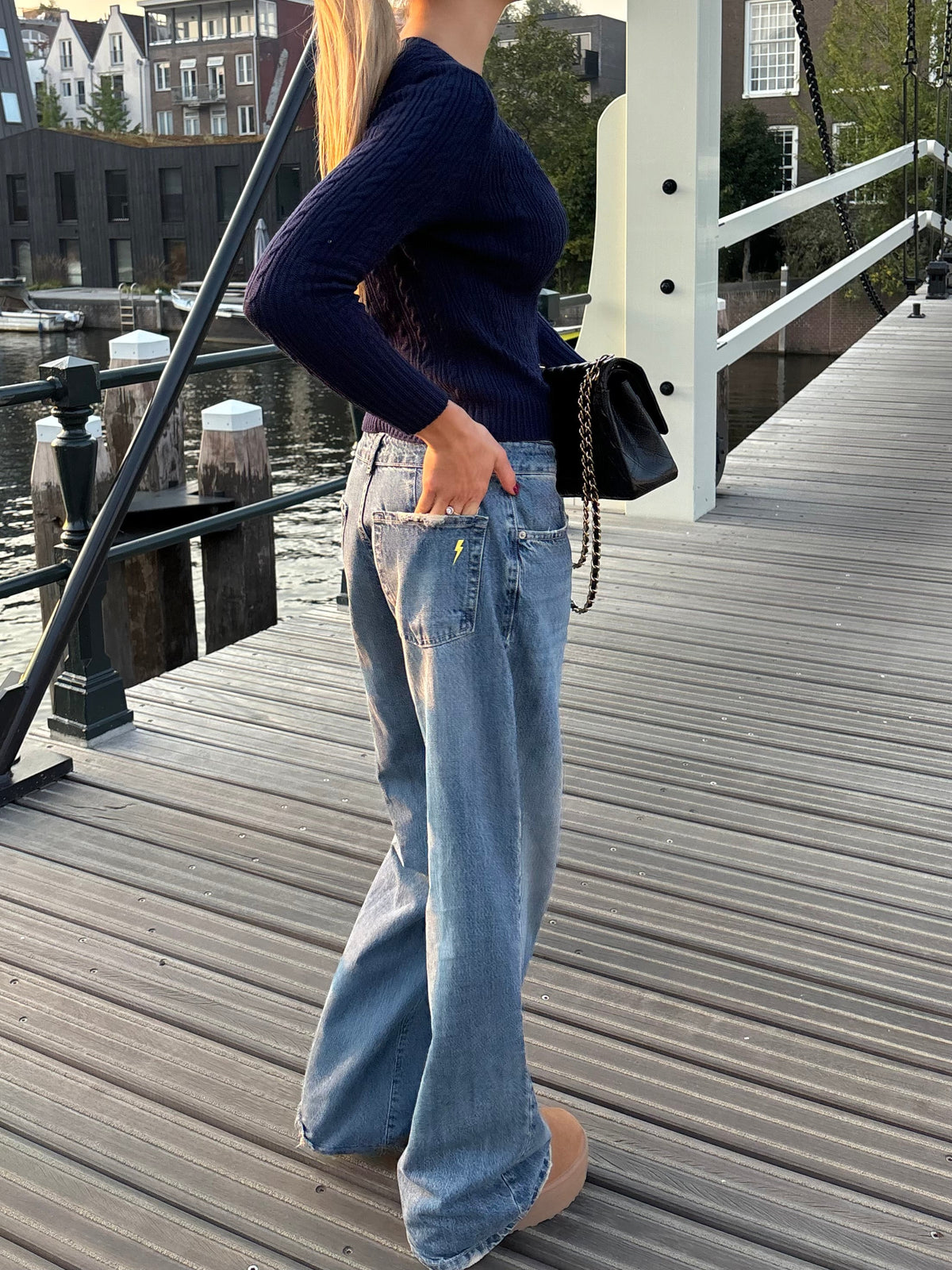 Şimşek Detaylı Alaia Düşük Bel Açık Denim Pantolon