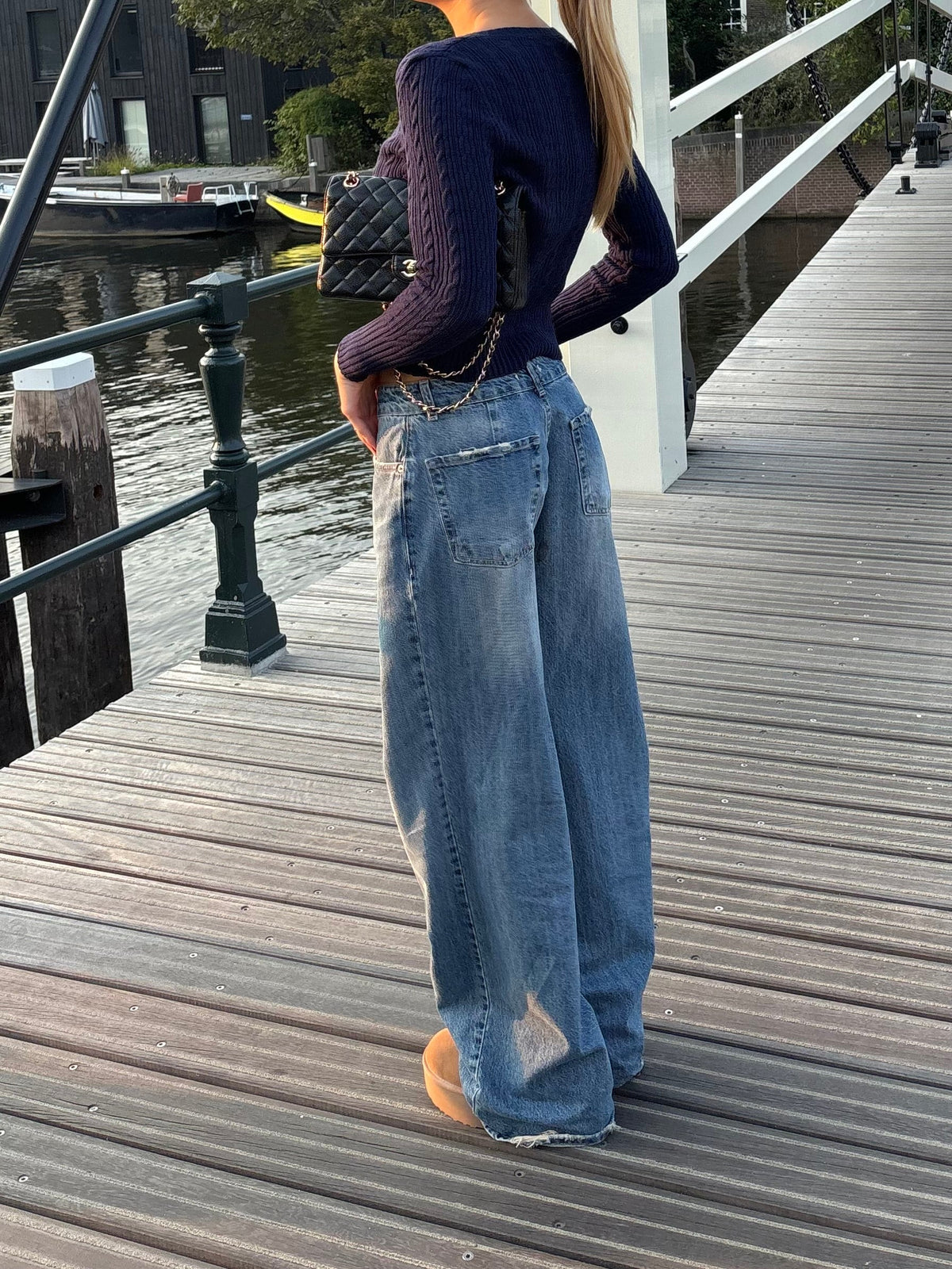 Şimşek Detaylı Alaia Düşük Bel Açık Denim Pantolon