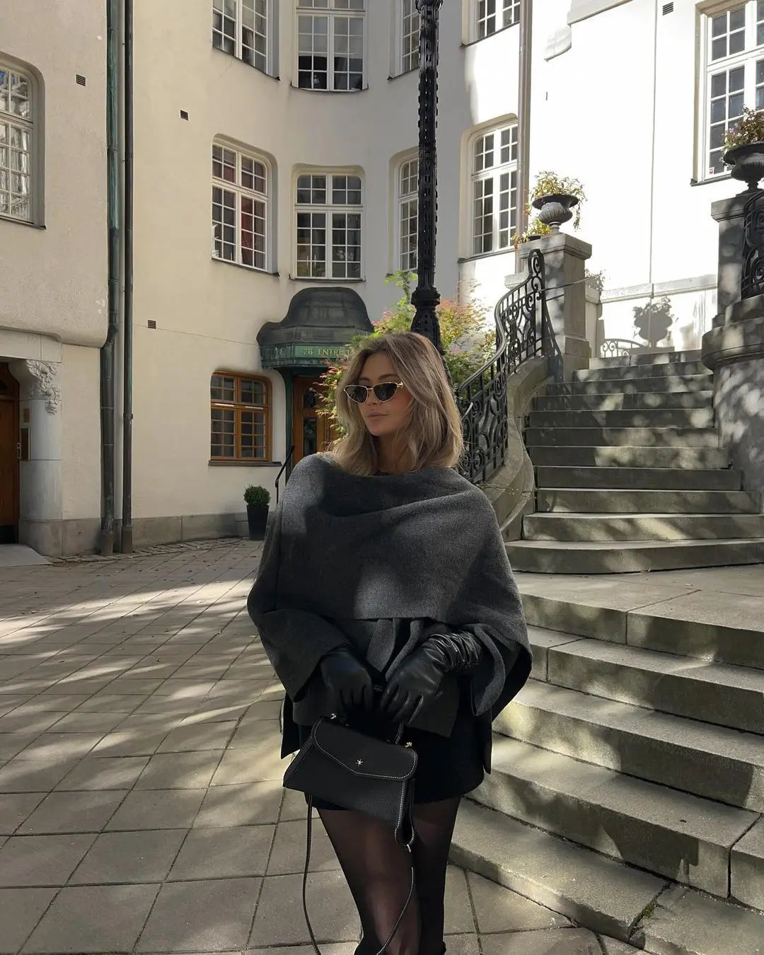 Tyra - Şık Eşarp Kaban