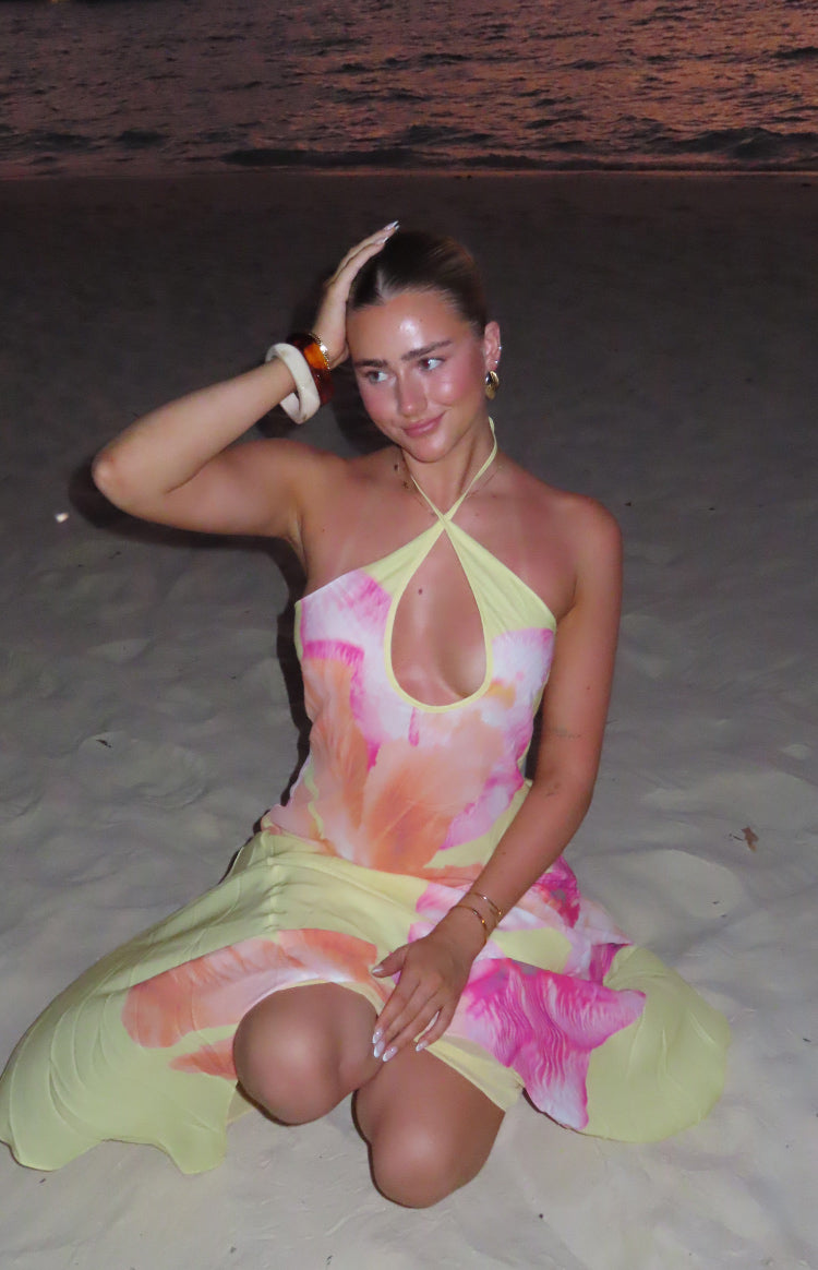 Sarı Hibiskus Desenli Halter Maxi Elbise - Elowen