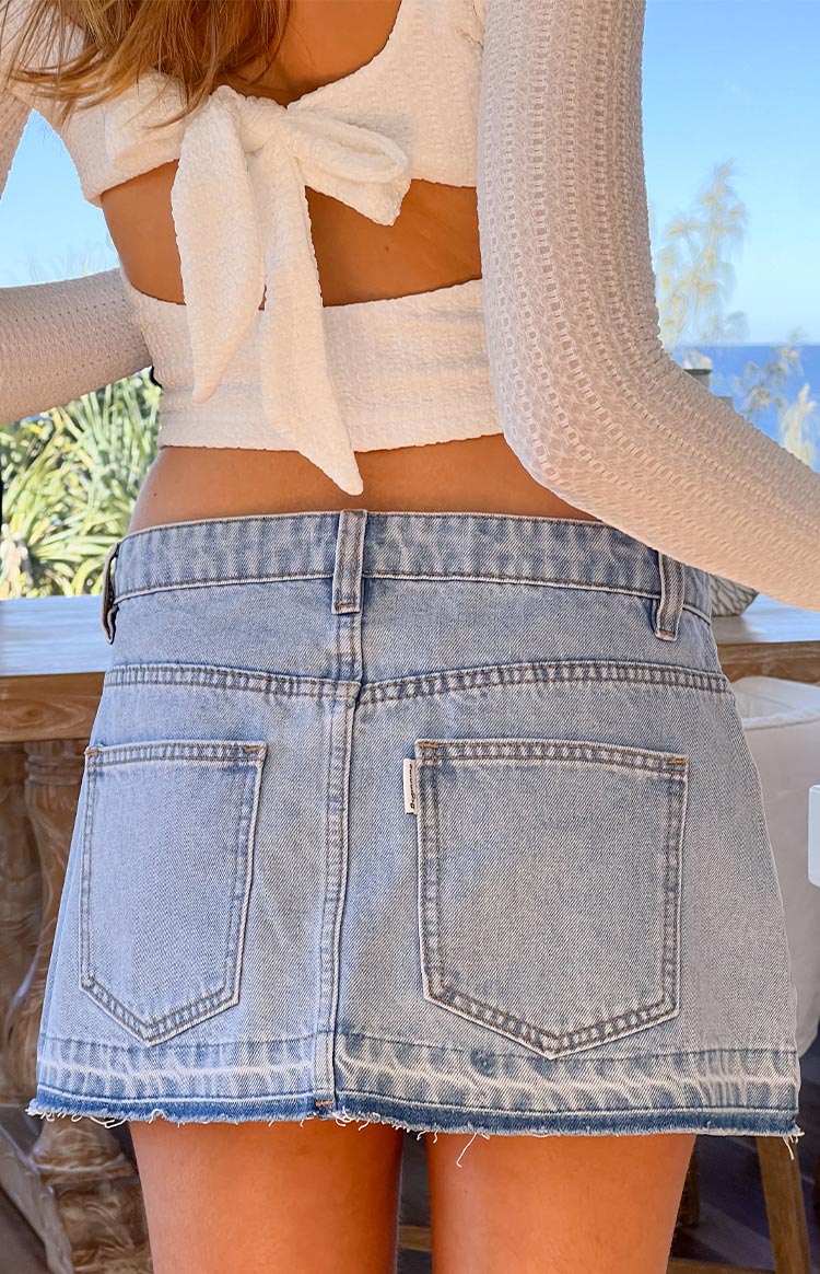Emmy Yırtık Denim Mini Etek - Şık ve Rahat Tasarım