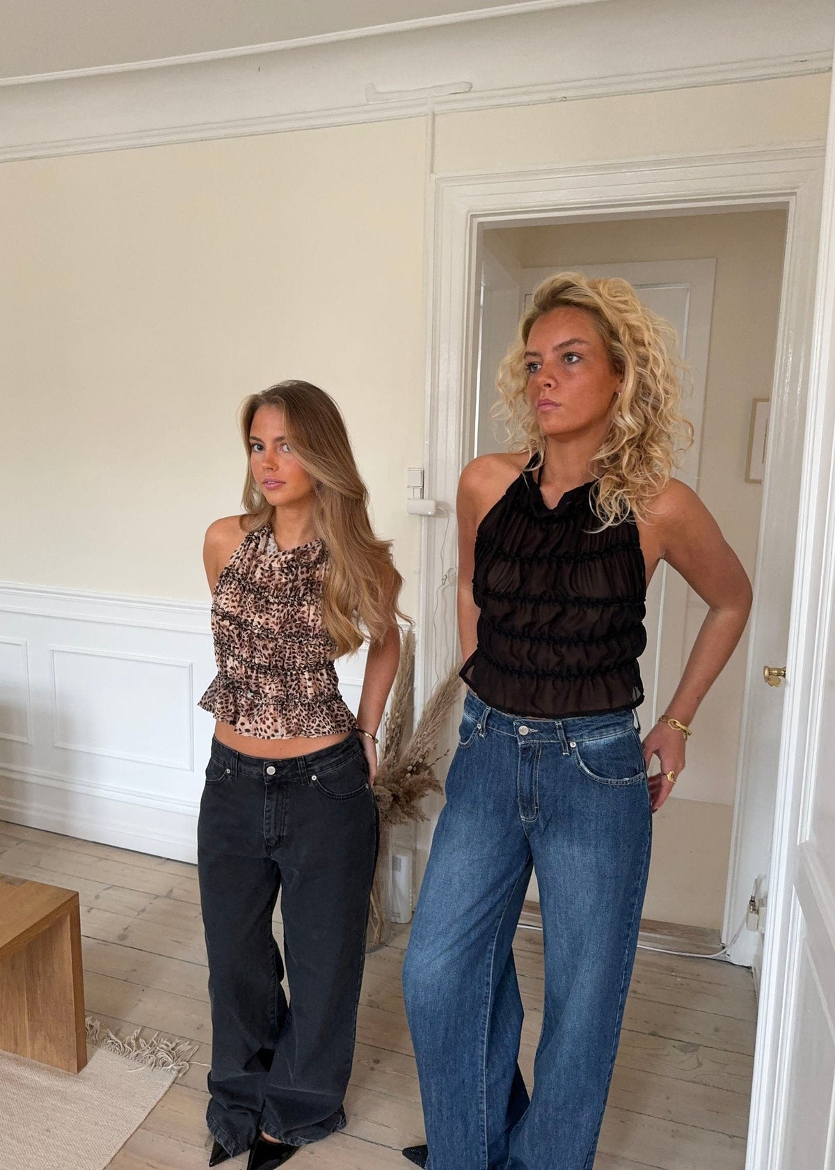 Siyah Augustine Volanlı Bluz