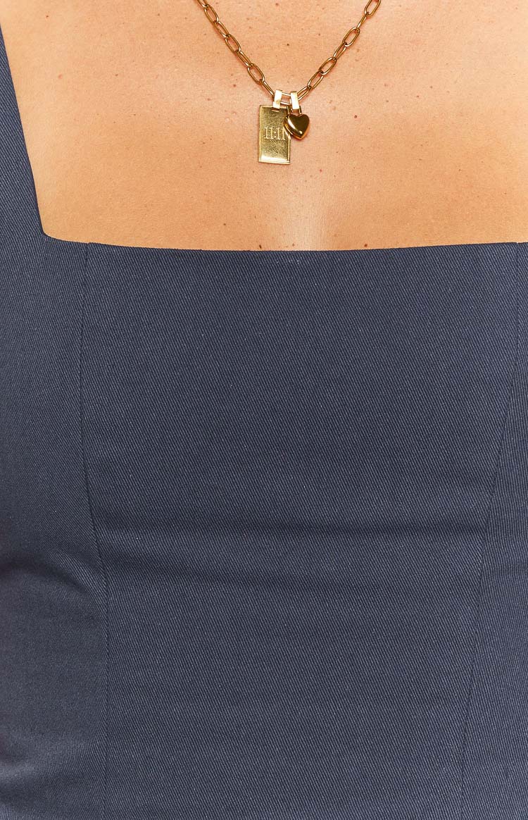 Lacivert Kısa Üst - Şık ve Rahat Moda Seçimi