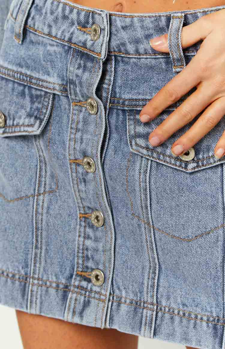 Helena Orta Yıkama Denim Kargo Mini Etek - Şık ve Rahat