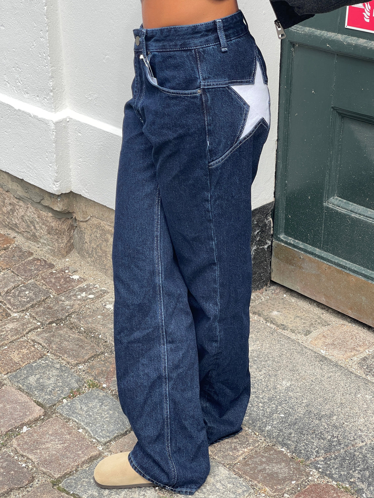 Koyu Denim Beyaz Yıldızlı Jean - Şık ve Rahat Tasarım