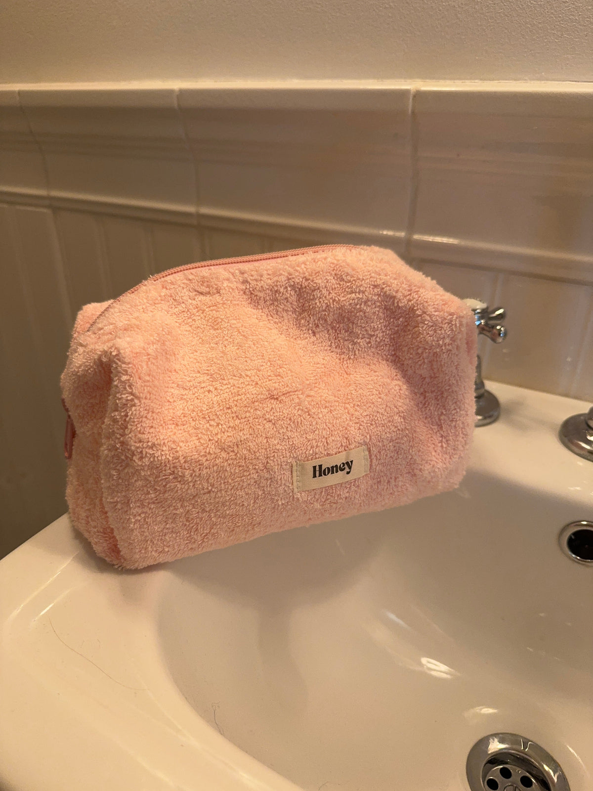 Premium Pembe Bal Büyük Tuvalet Çantası - Şık ve Fonksiyonel
