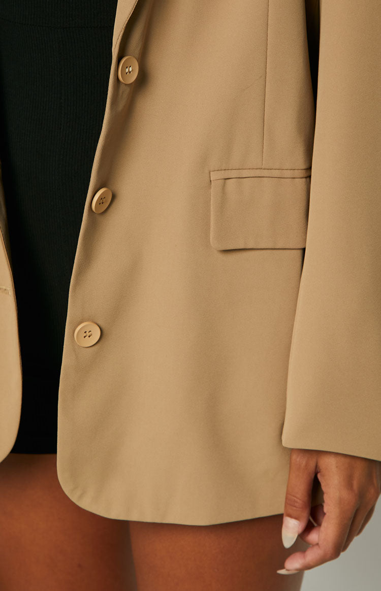 Logan Bej Oversized Blazer
