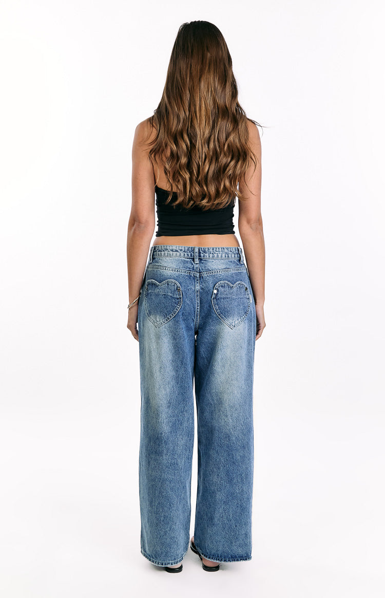 Aşıklar Yolu Orta Yıkama Denim Kalp Cep Salaş Jean