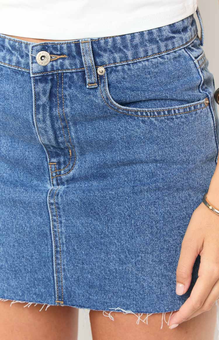 Orta Yıkama Düşük Bel Denim Mini Etek