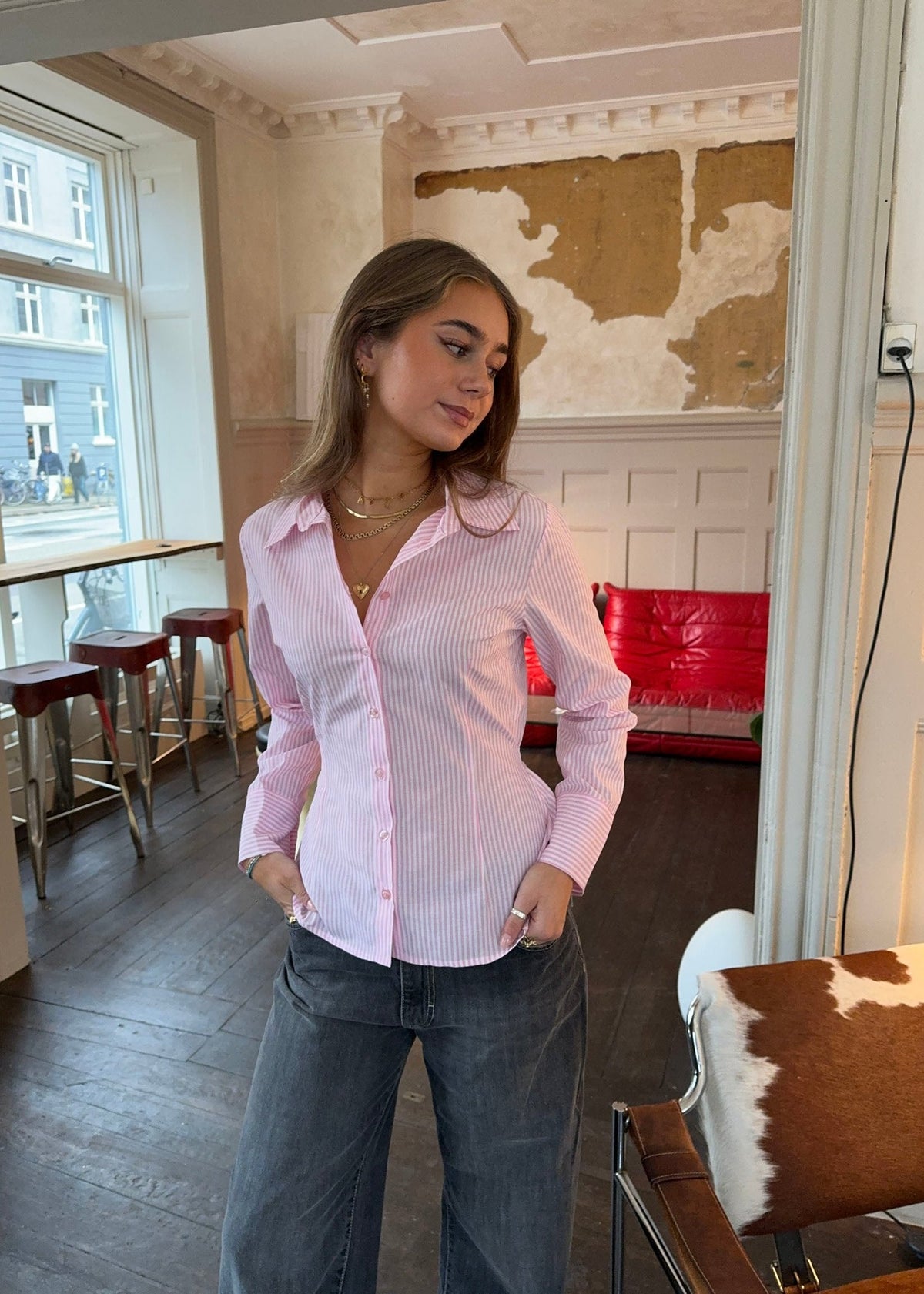 Alberte Pembe Beyaz Çizgili Slim Fit Gömlek