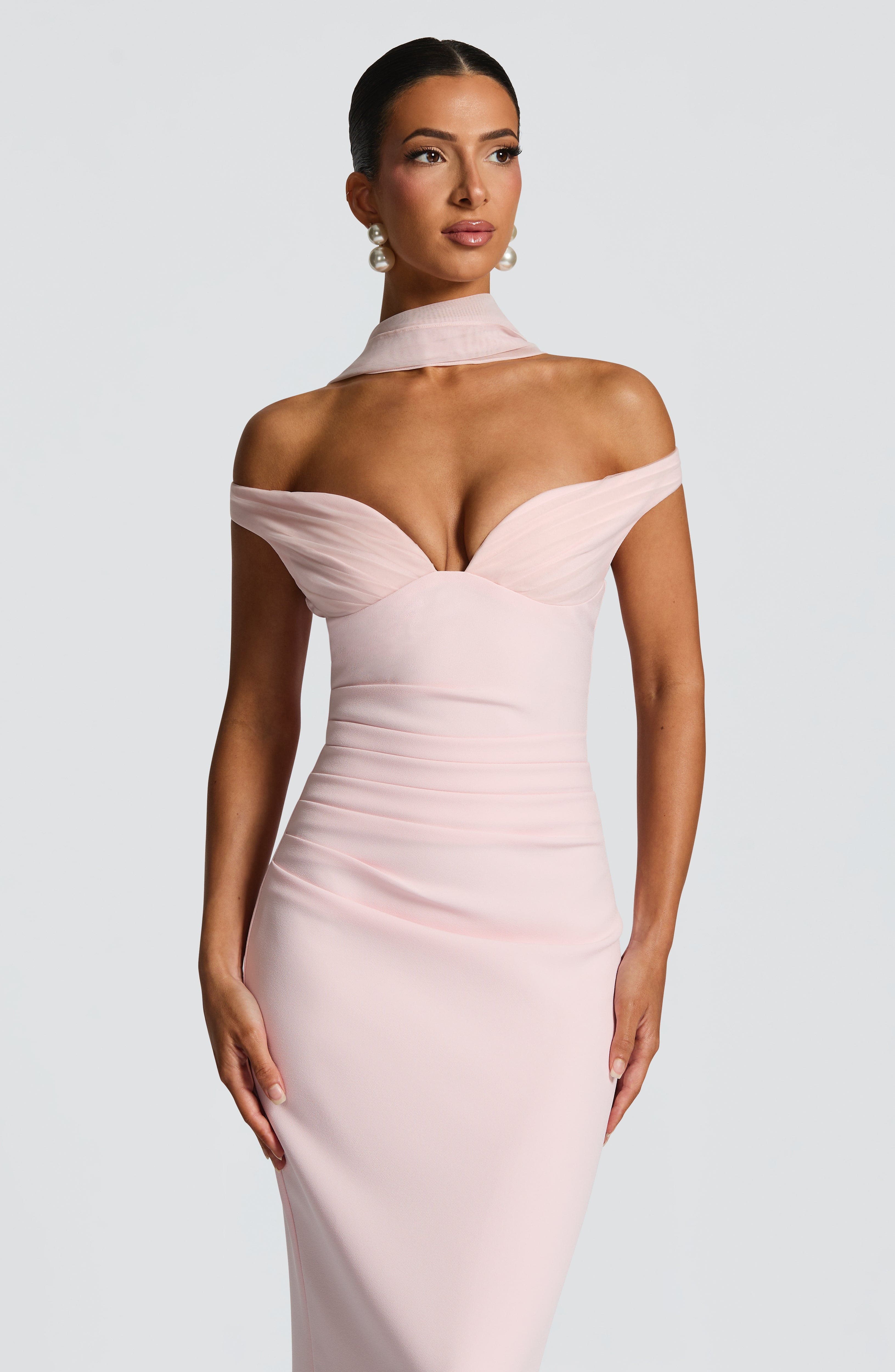 Abigail Pembe Maxi Elbise