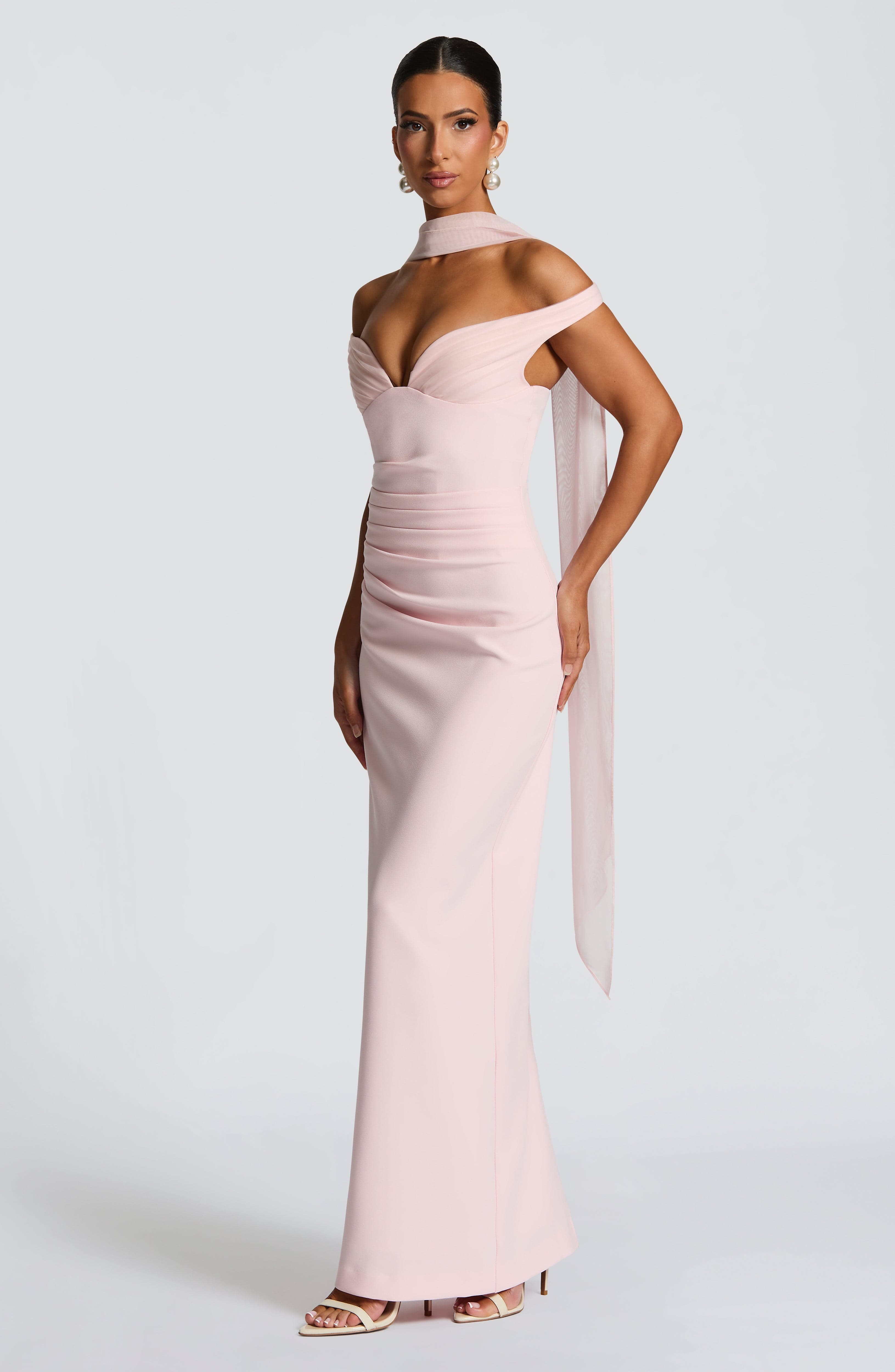 Abigail Pembe Maxi Elbise